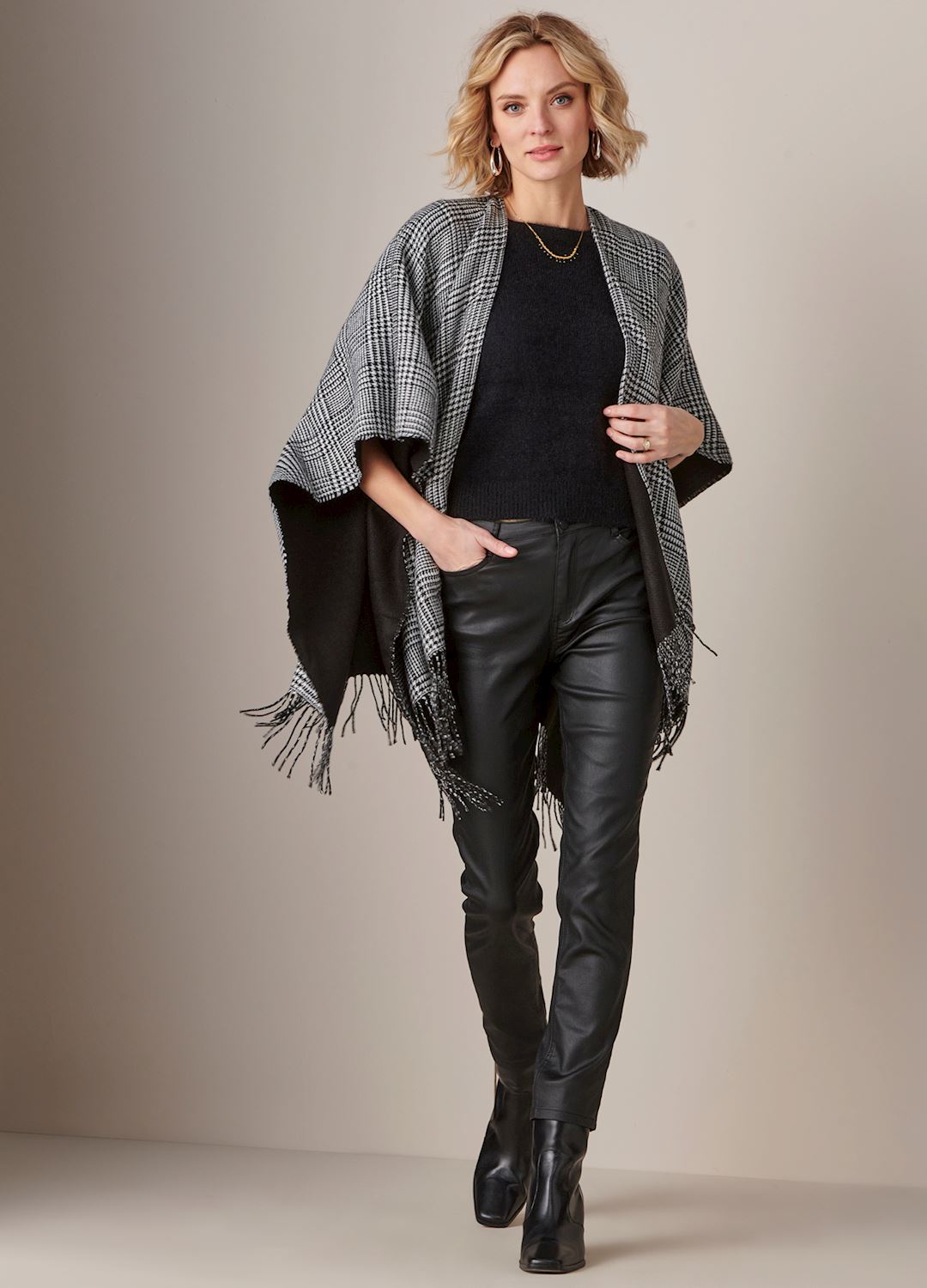 REVERSIBLE SHAWL