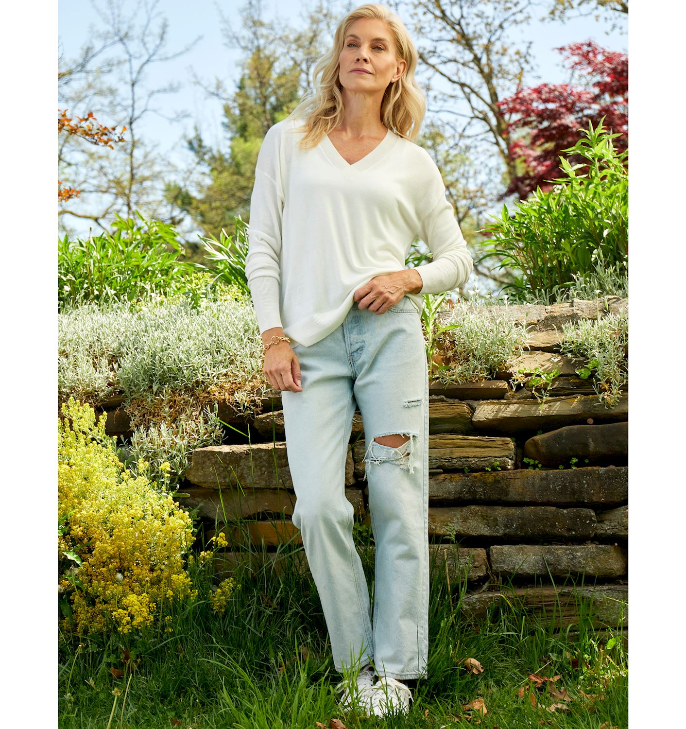 V-NECK SWEATER