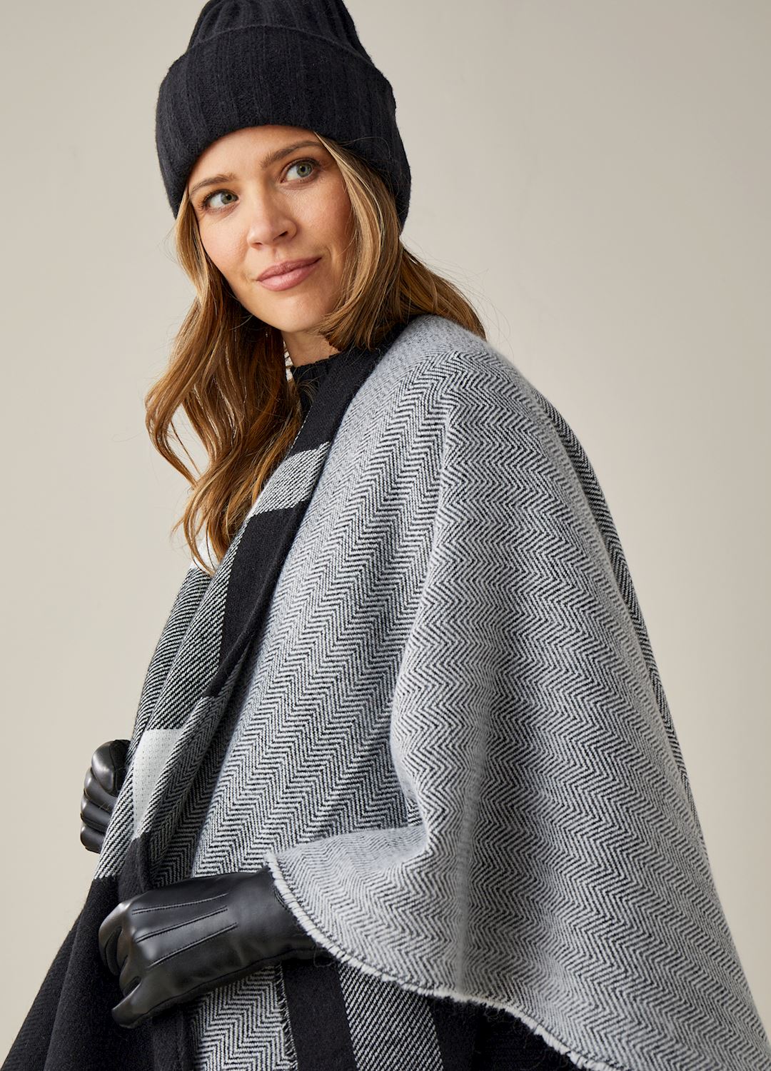 REVERSIBLE SHAWL