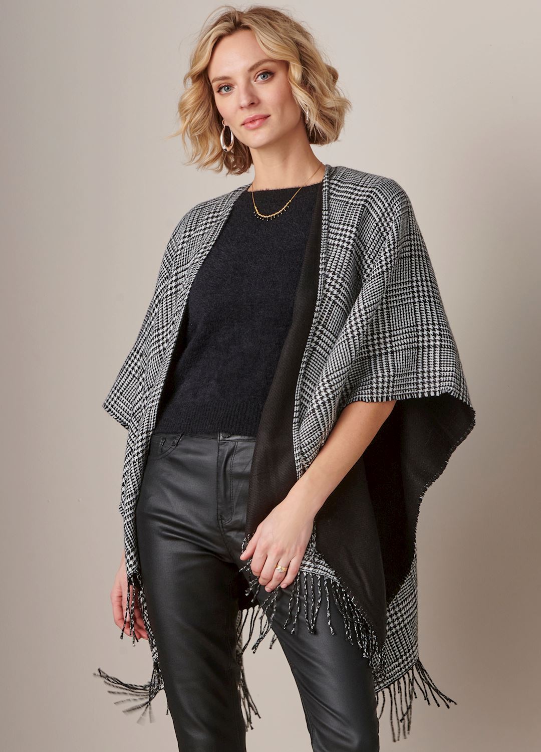 REVERSIBLE SHAWL