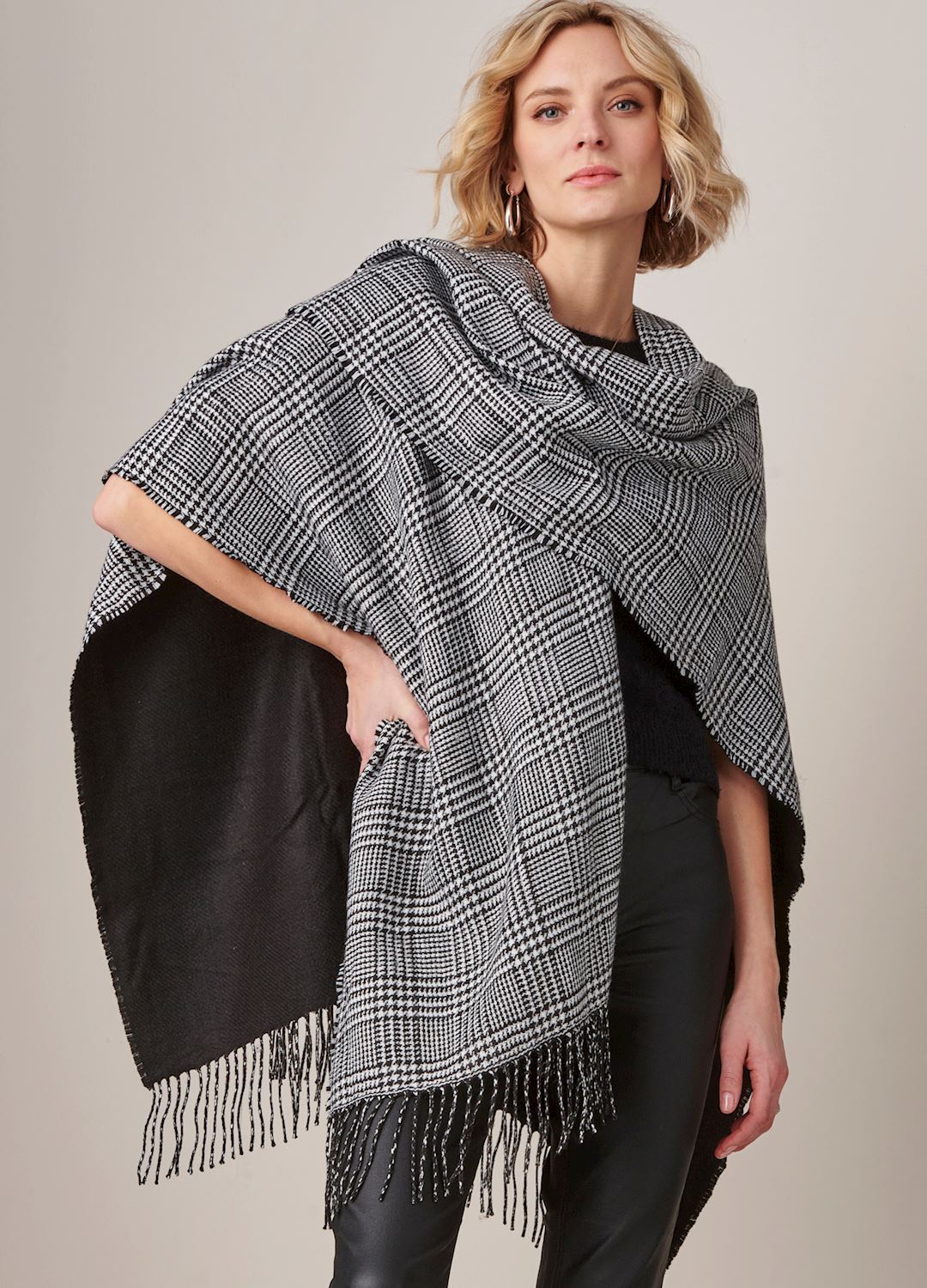 REVERSIBLE SHAWL