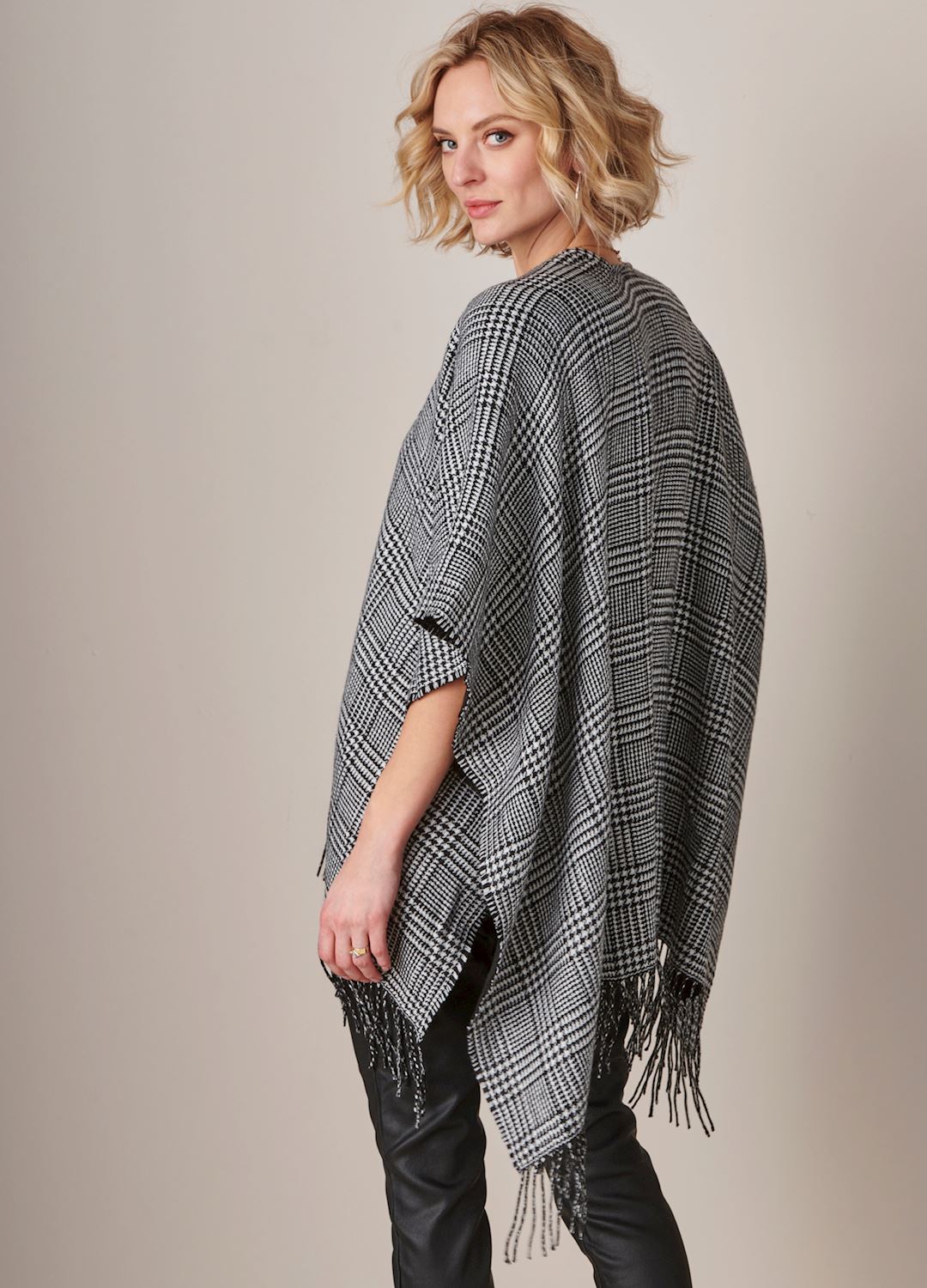 REVERSIBLE SHAWL