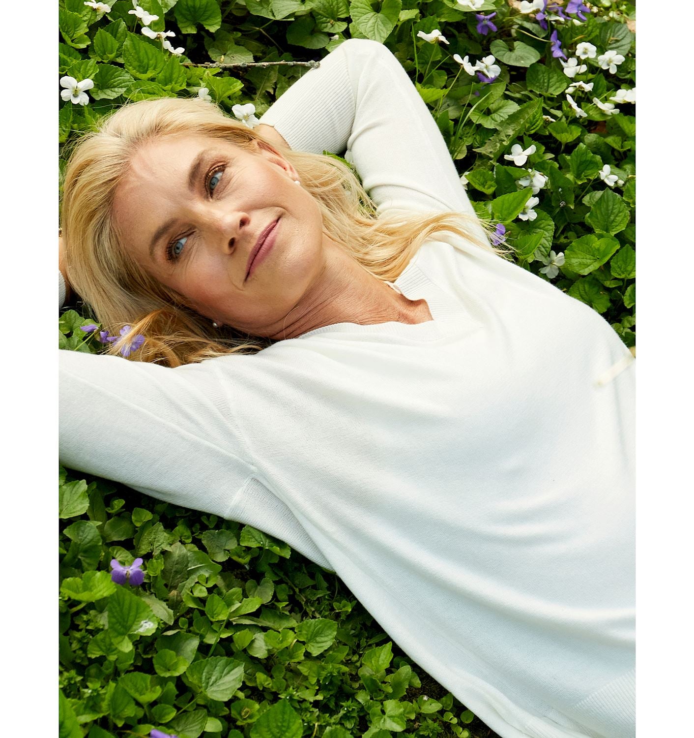 V-NECK SWEATER