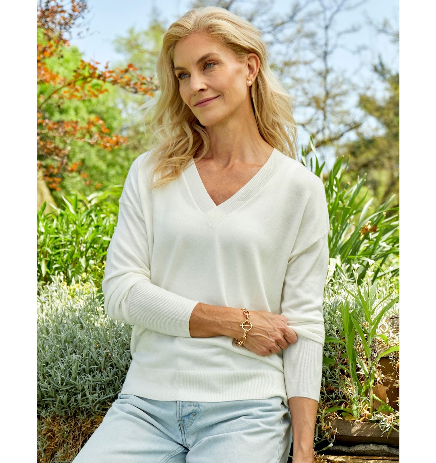 V-NECK SWEATER